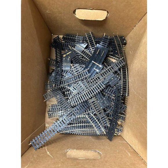 ATLAS HO SCALE LOT OF 80 PIECES SNAPTRACK SEE PHOTOS RERAILER 18' R 9' STRAIGHT - Picture 1 of 12